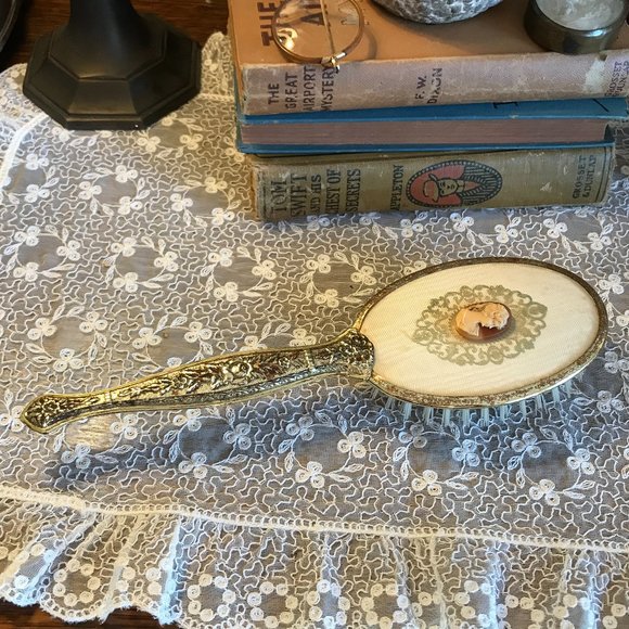 vintage 1950's vanity hair brush